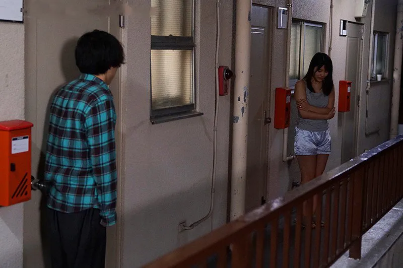 Bí mật vụng trộm với em gái hàng xóm cãi nhau bị chồng yêu đuổi ra cửa