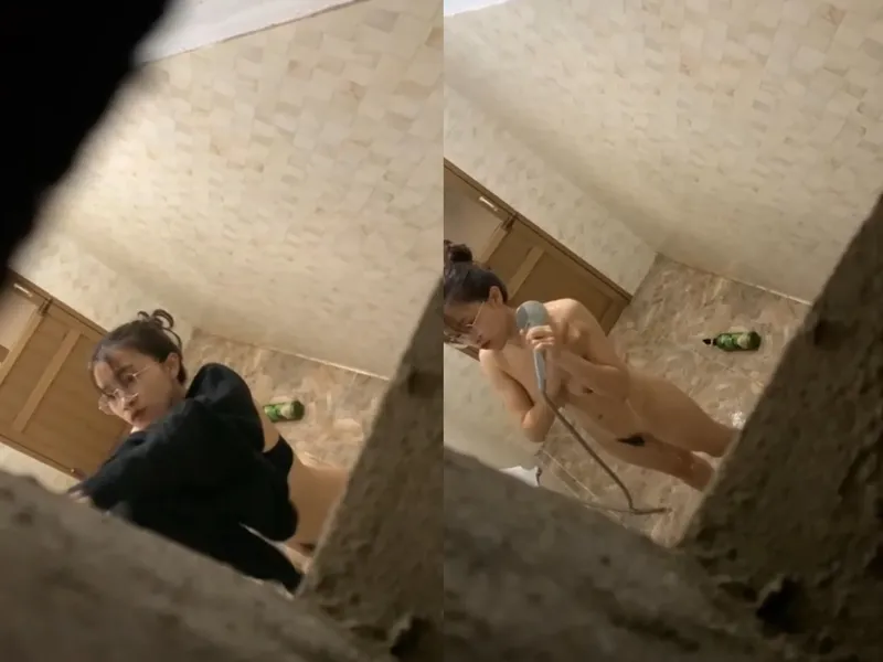 Quay lén bạn gái vú ngon tắm, khe âm đạo chảy nước ròng ròng