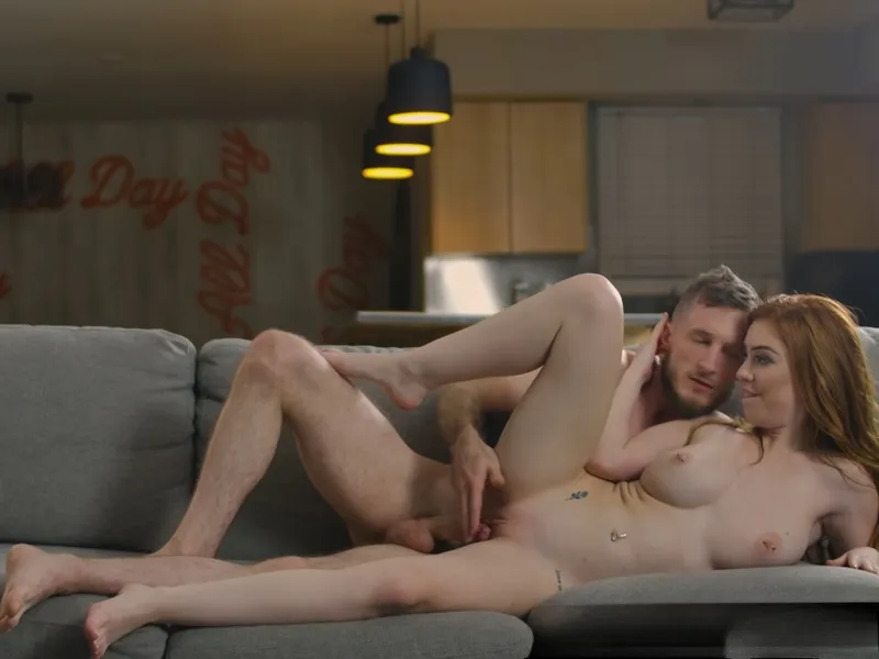 đang tăng ca mà ghệ cứ dùng cô bé lôi kéo tôi doggy cùng em